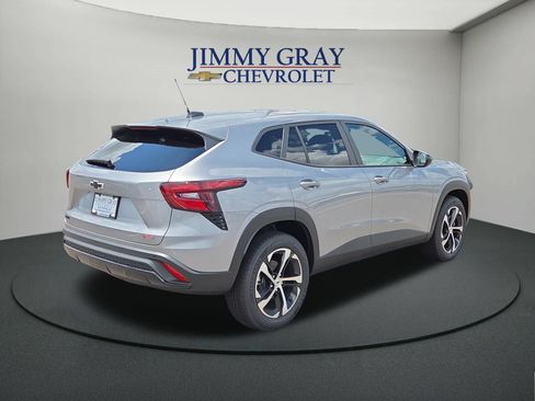 New 2026 Chevrolet Trax RS w/ Sunroof Package FWD image 5