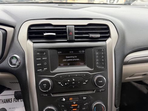 Used 2017 Ford Fusion SE image 30