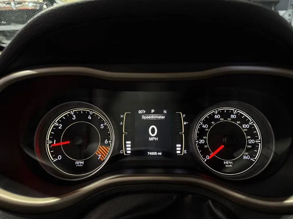 Used 2015 Jeep Cherokee Latitude w/ Cold Weather Group AWD/4WD image 13
