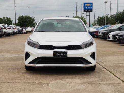 Used 2024 Kia Forte LXS FWD image 3
