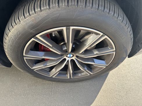 Used 2024 BMW X5 sDrive40i w/ M Sport Package image 9