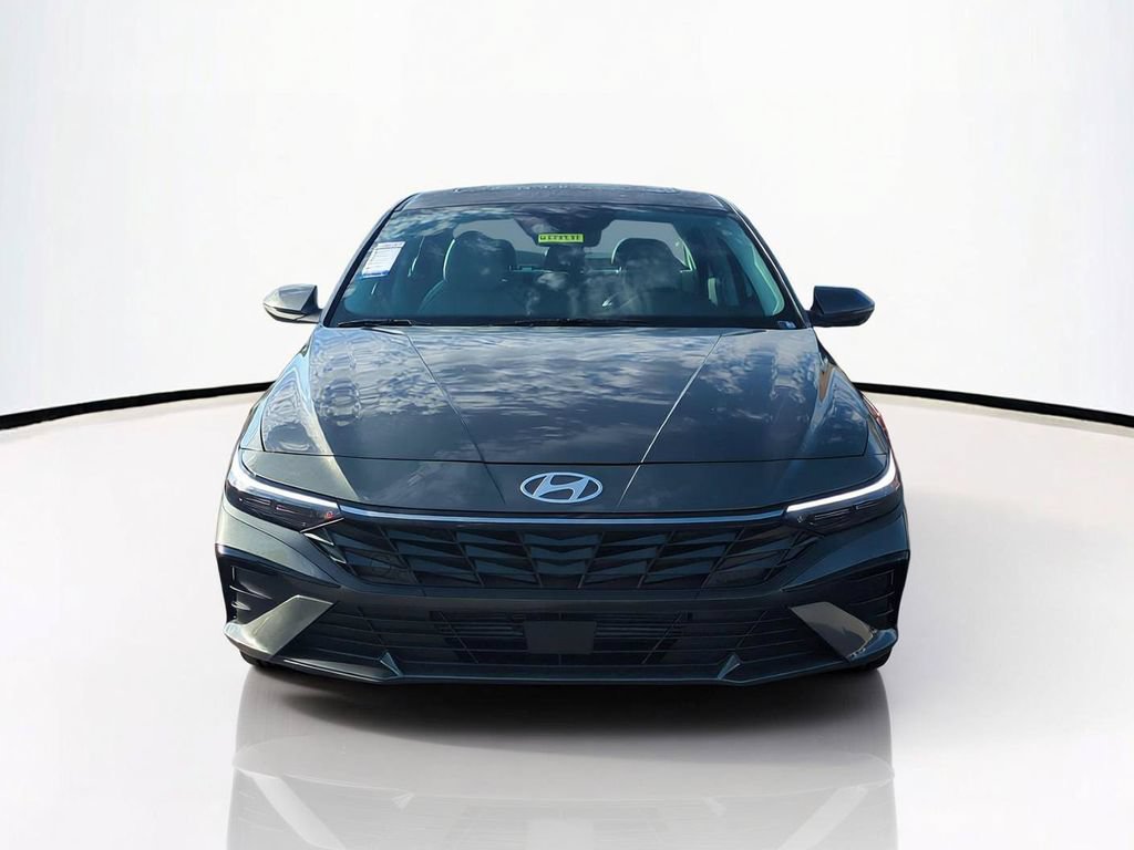 New 2026 Hyundai Elantra Limited FWD image 3