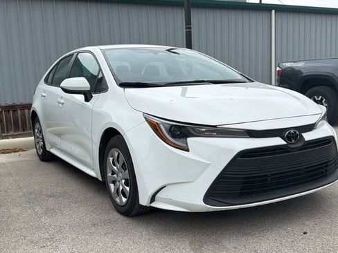 Used 2025 Toyota Corolla LE image 3