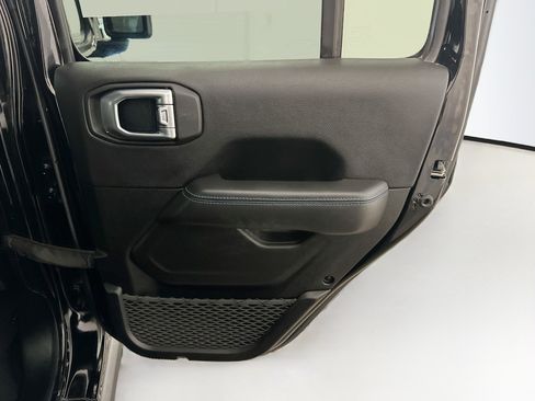 Used 2023 Jeep Wrangler Unlimited Rubicon 4xe w/ Steel Bumper Group AWD/4WD image 31