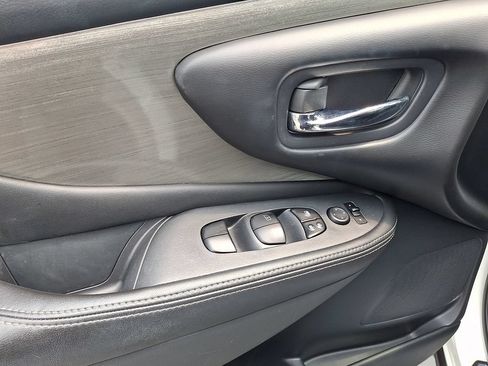 Used 2018 Nissan Murano S AWD/4WD image 13