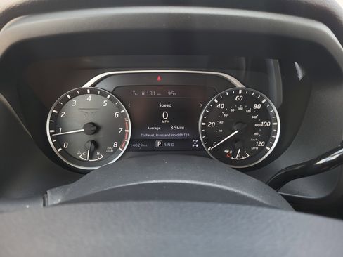 Used 2024 Nissan Titan SV w/ SV Convenience Package image 14