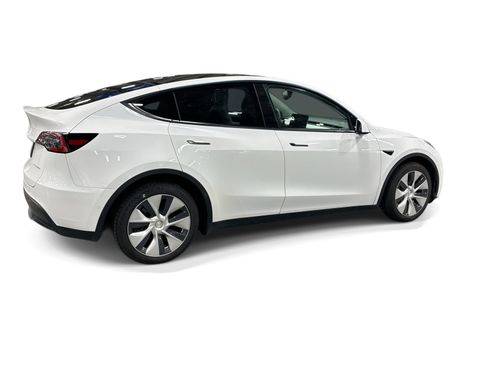 Certified 2021 Tesla Model Y Long Range AWD/4WD image 7