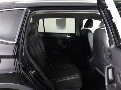 Used 2022 Volkswagen Tiguan SE w/ Panoramic Sunroof Package image 31