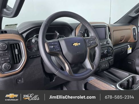 Used 2022 Chevrolet Silverado 2500 High Country w/ Z71 Off-Road Package image 10