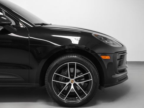 Certified 2022 Porsche Macan AWD/4WD image 15