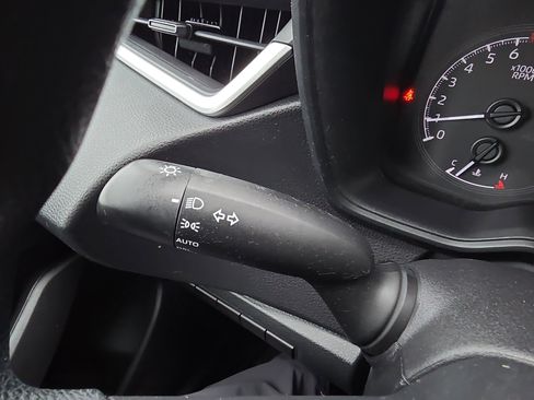 Used 2021 Toyota Corolla LE image 16