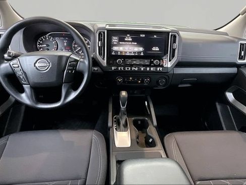 Used 2025 Nissan Frontier SV RWD image 7