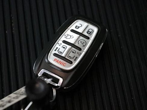 Used 2024 Chrysler Pacifica Touring-L FWD image 37
