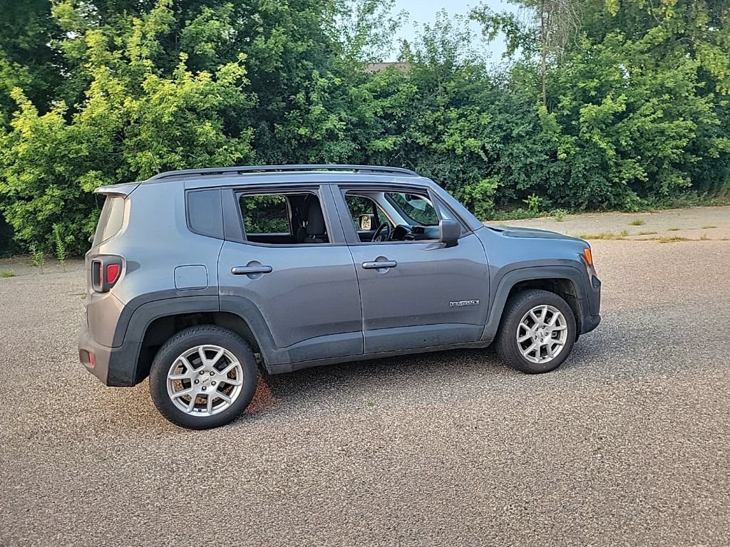 Used 2022 Jeep Renegade Latitude w/ Convenience Group AWD/4WD image 9