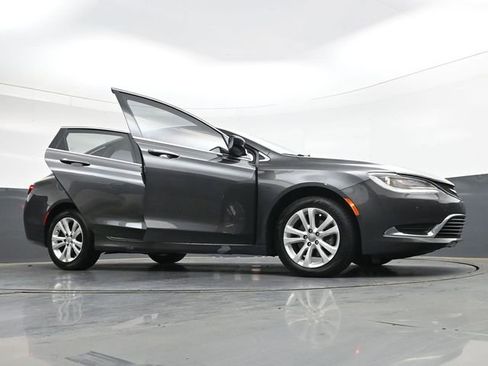 Used 2017 Chrysler 200 Limited Platinum image 41