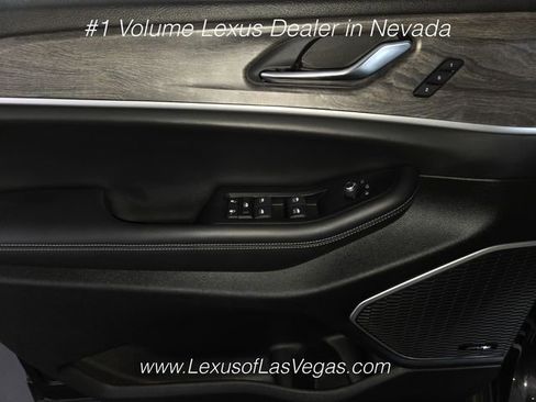 Used 2024 Jeep Grand Cherokee L Limited w/ Black Appearance Package AWD/4WD image 14
