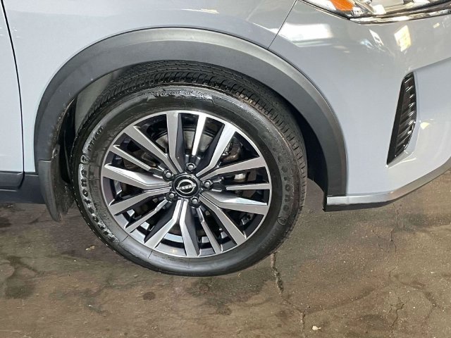 Used 2023 Nissan Kicks SV FWD image 11