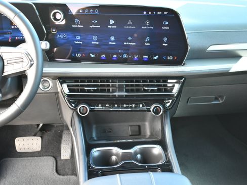 Used 2026 Chevrolet Traverse LT w/ Driver Confidence Package FWD image 5