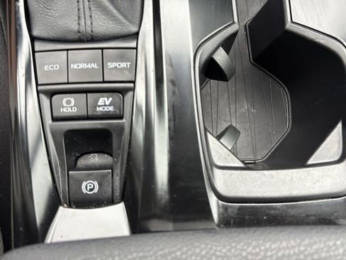 Used 2025 Toyota Camry LE image 30