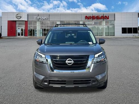 Used 2022 Nissan Pathfinder SV FWD image 2