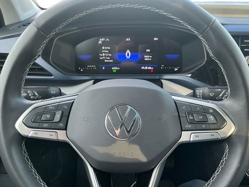 Used 2024 Volkswagen Taos SE w/ Panoramic Sunroof Package image 24