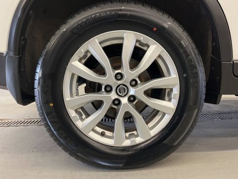 Used 2019 Nissan Rogue SV image 34