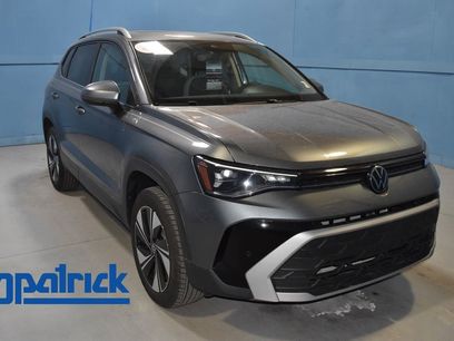 Certified 2025 Volkswagen Taos SE w/ Panoramic Sunroof Package