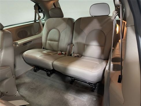 Used 2003 Chrysler Town & Country Limited image 27