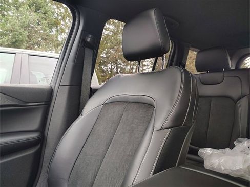 New 2025 Jeep Grand Cherokee Altitude image 28