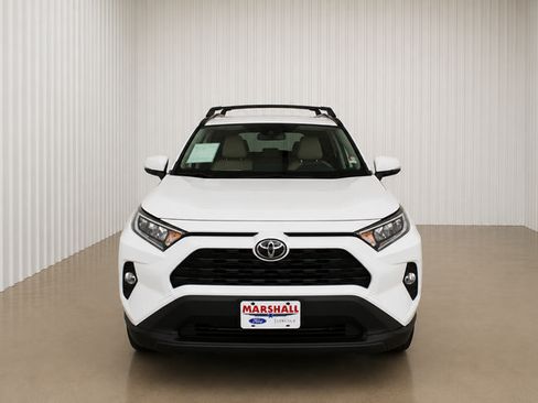 Used 2019 Toyota RAV4 XLE FWD image 2