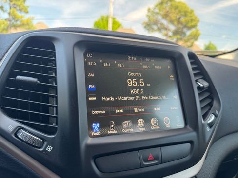 Used 2017 Jeep Cherokee High Altitude FWD image 23