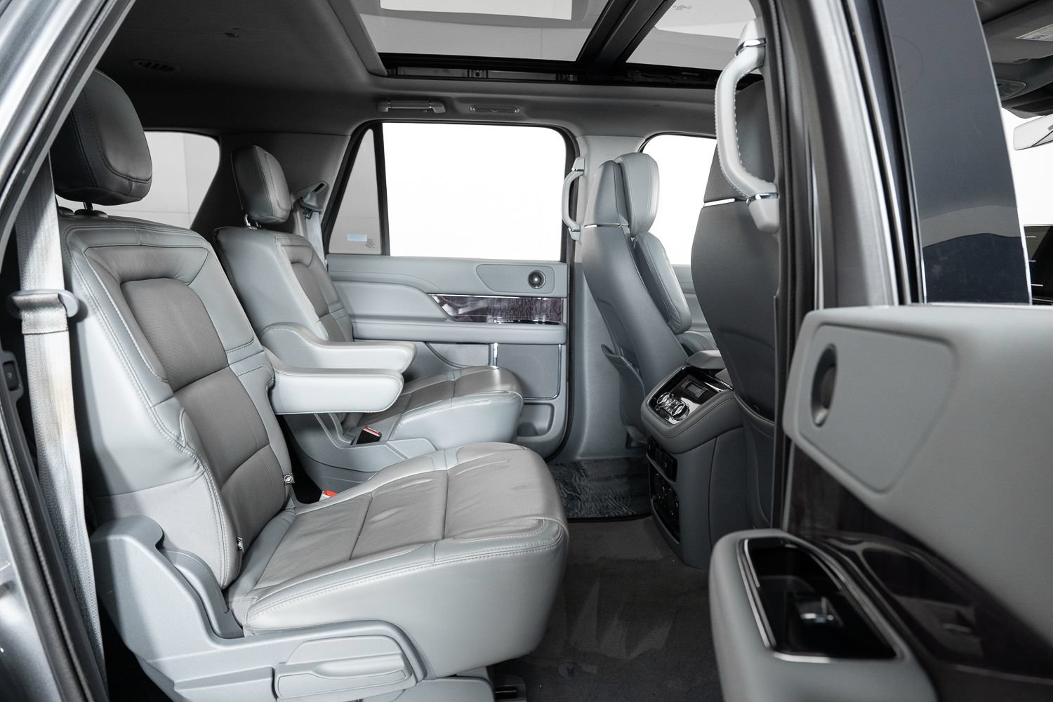 Used 2021 Lincoln Navigator L Reserve AWD/4WD image 23