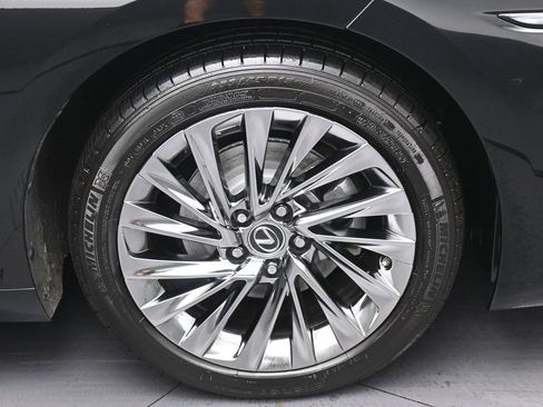 Used 2024 Lexus ES 350 w/ Accessory Package (Z2) FWD image 39
