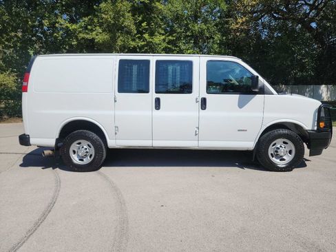 Used 2018 Chevrolet Express 2500 w/ Driver Convenience Package image 13
