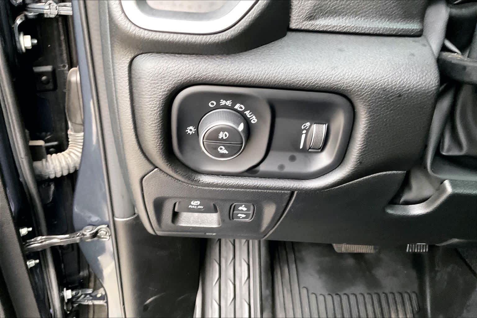 Used 2025 RAM 1500 Big Horn AWD/4WD image 33