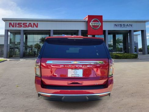 Used 2022 Chevrolet Suburban LT w/ LT Signature Package image 6