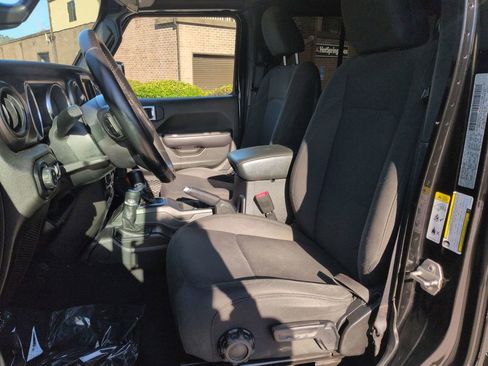 Certified 2020 Jeep Gladiator Sport w/ Quick Order Package 24S image 12