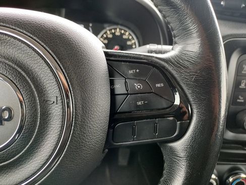 Used 2017 Jeep Renegade Altitude AWD/4WD image 21