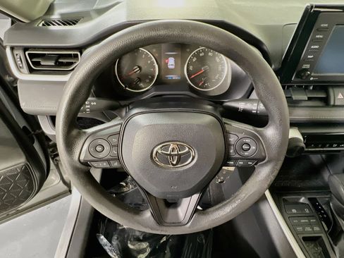 Used 2021 Toyota RAV4 LE AWD/4WD image 11