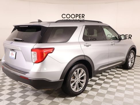 Used 2021 Ford Explorer XLT w/ Equipment Group 202A RWD image 22