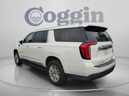 Used 2022 GMC Yukon XL SLT w/ SLT Luxury Package AWD/4WD image 2