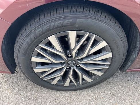 Used 2023 Nissan Altima 2.5 SV image 12