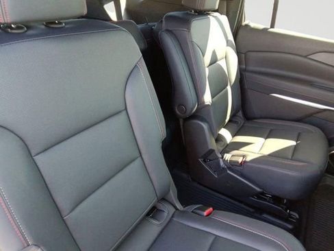 New 2026 Chevrolet Traverse Z71 w/ Enhanced Driving Package AWD/4WD image 17