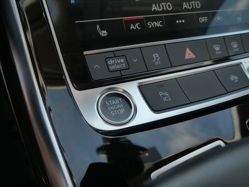Used 2022 Audi Q7 3.0T Premium AWD/4WD image 30