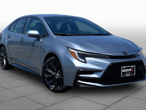 Used 2023 Toyota Corolla SE FWD image 3