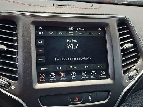 Used 2022 Jeep Cherokee Trailhawk w/ Comfort/Convenience Group AWD/4WD image 18