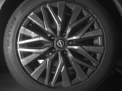 Used 2025 Nissan Altima 2.5 SV FWD image 15