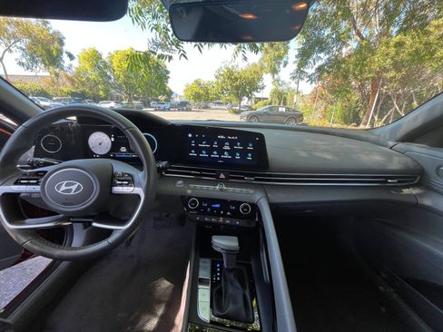 Used 2025 Hyundai Elantra SEL FWD image 34