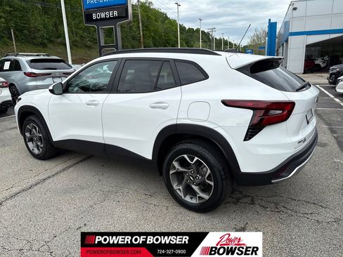 Certified 2024 Chevrolet Trax LT w/ Driver Confidence Package FWD image 3