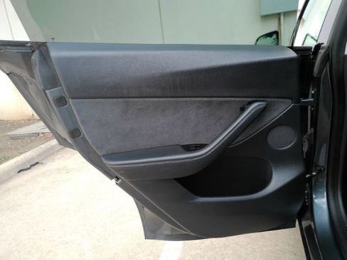 Used 2021 Tesla Model Y Long Range AWD/4WD image 19